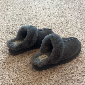 UGG SLIPPERS